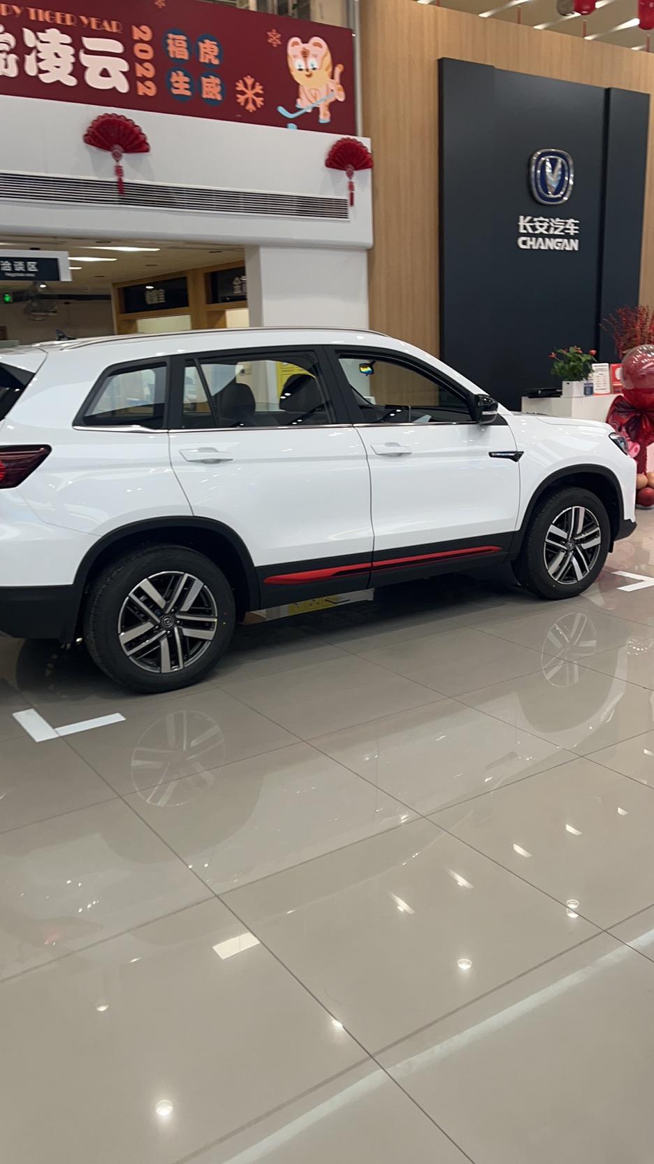 长安CS75 求教有什么方法可以把cs7522蓝鲸款左右两边红色的防撞条改成老款那种银色的.红色个人感觉不好看改成如别人