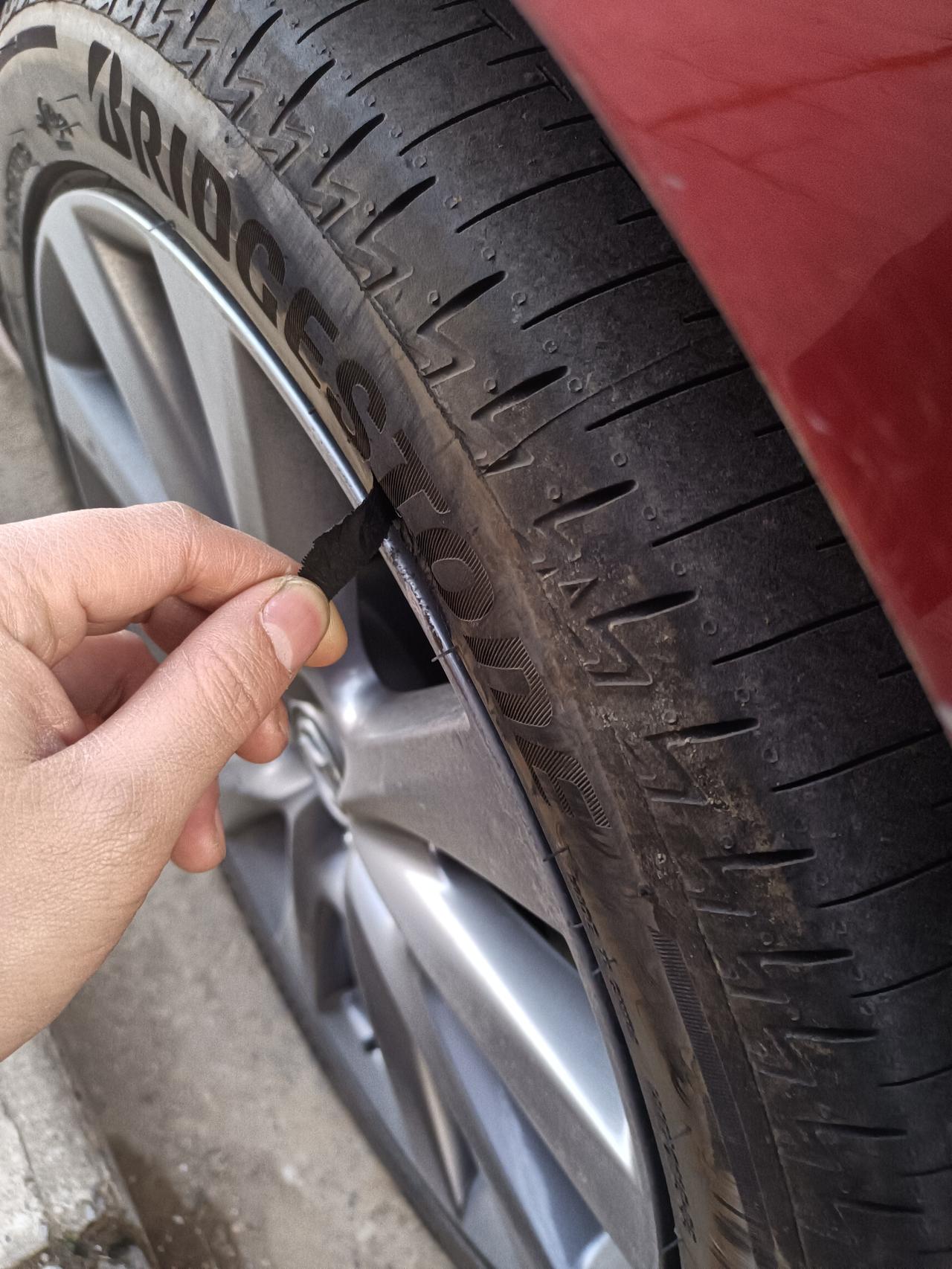 马自达3 昂克赛拉 提车50天，一血没了，大家帮我看看要不要换胎？