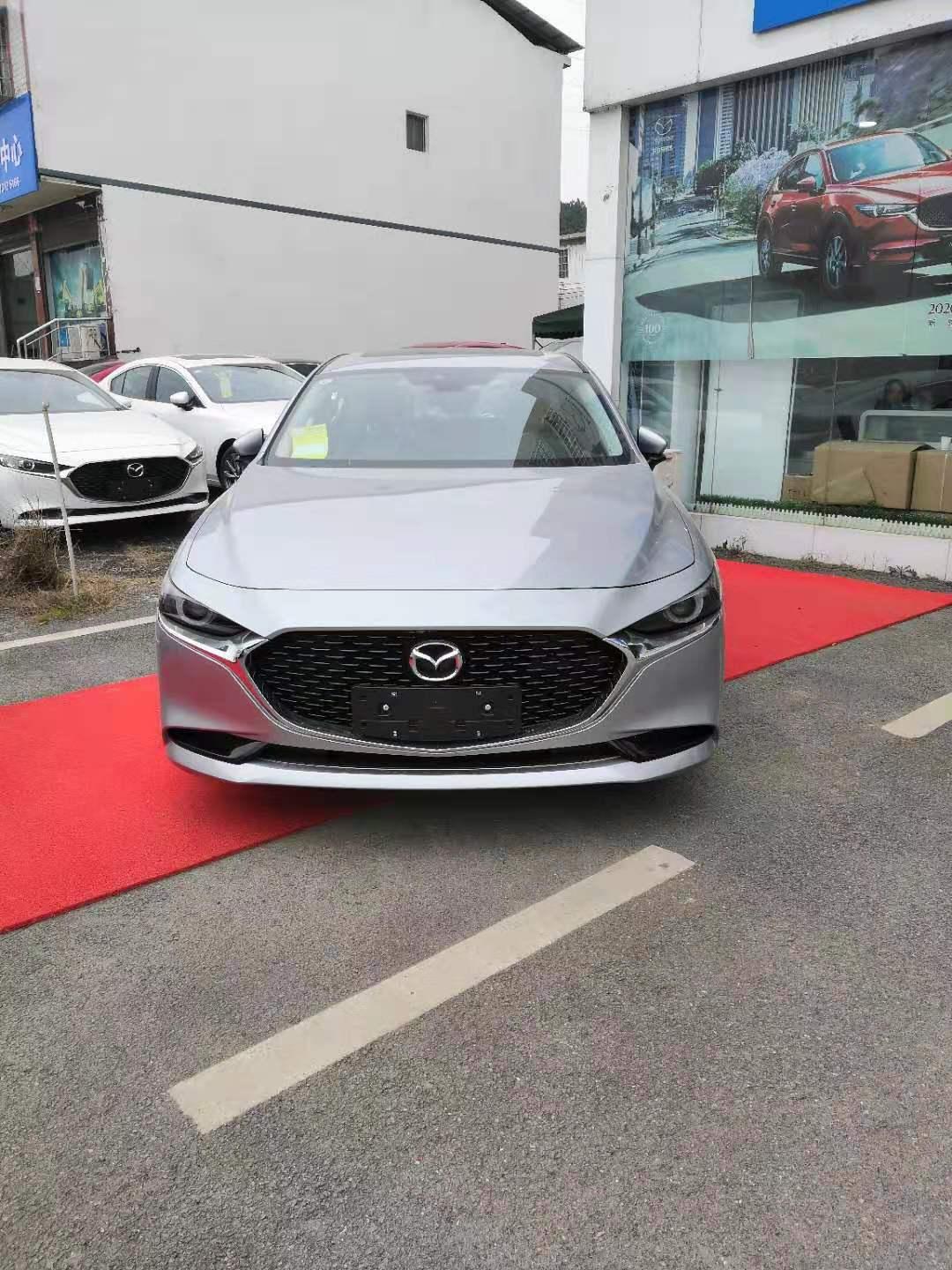 马自达3 昂克赛拉 终于看到我银马实车了！你们觉得怎么样？