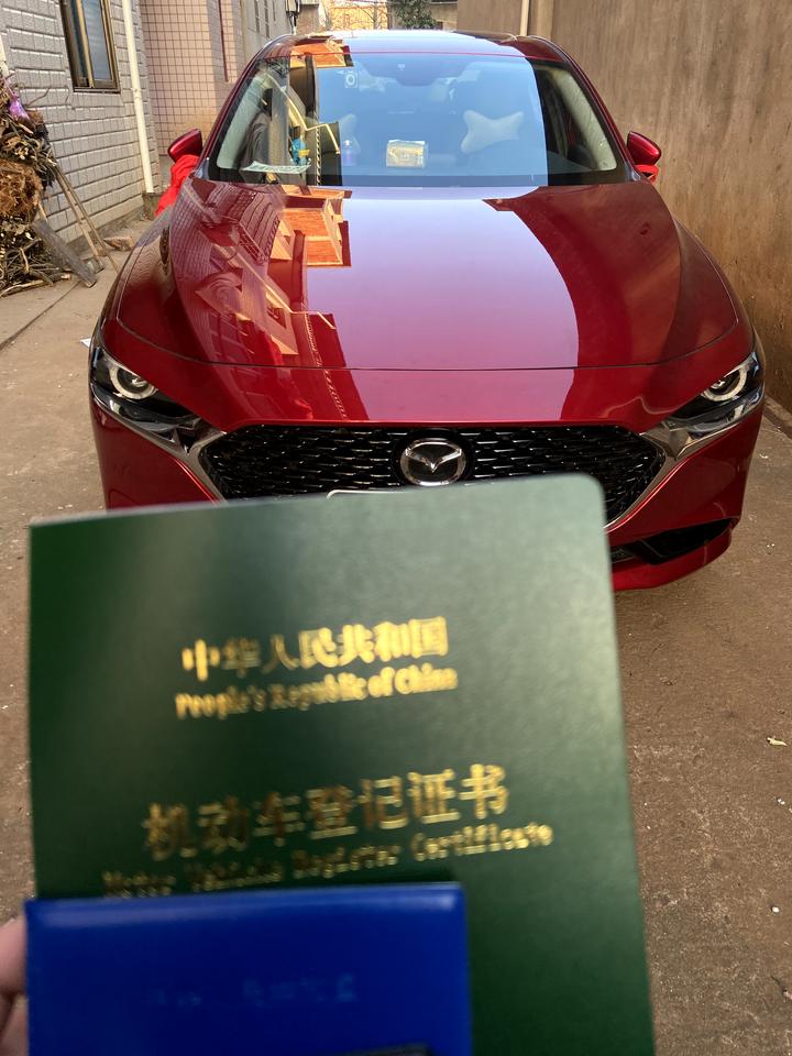 马自达3 昂克赛拉 21款2.0质雅版本有没有锁车的时候按一下遥控钥匙锁车键窗户自动升上去啊