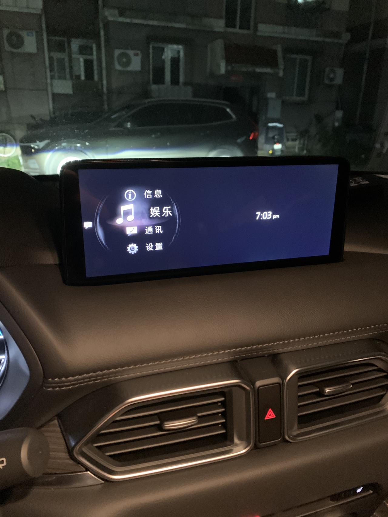 马自达CX-5 求助关于Carplay的一些问题第一次用的是无线连接，切歌调音量什么都会卡顿。第二次买了数据线，插在US