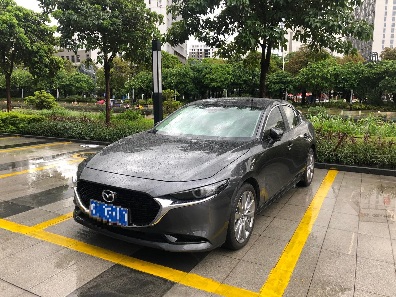 马自达3 昂克赛拉 洗车灰，你们有办法减少车子洗车次数吗昨天洗的，今天一看又脏兮兮的