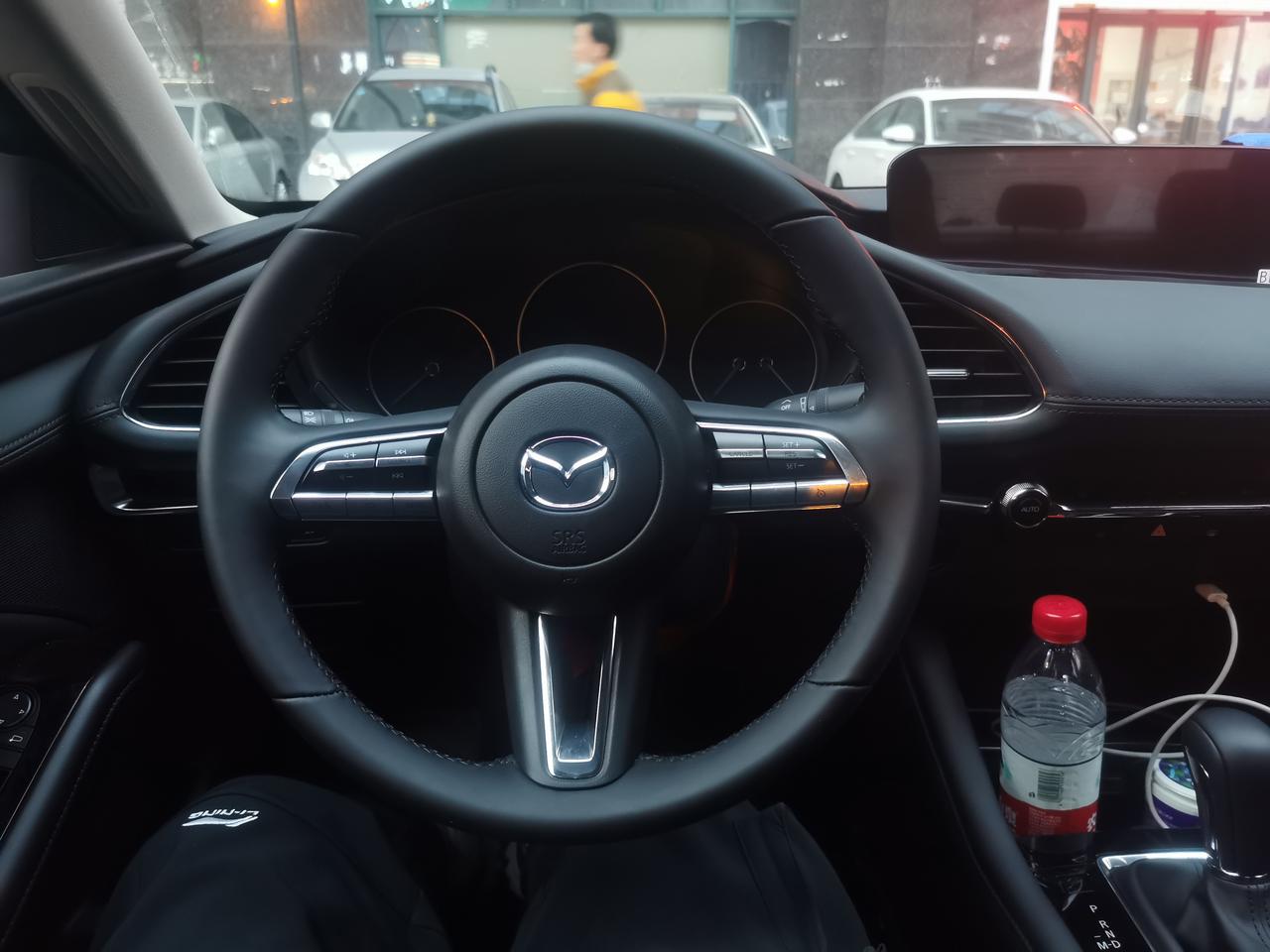 马自达3 昂克赛拉 兄弟们，我是质雅版，想问下你们玻璃水没有了会提示吗，我的不提示，新车用了几次就不喷了