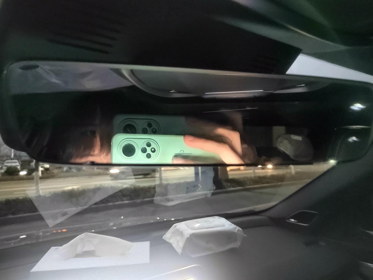 吉利星瑞 这个镜子是可以看影像的嘛，该怎么唤醒使用，求大佬指点一下，23只此青绿款