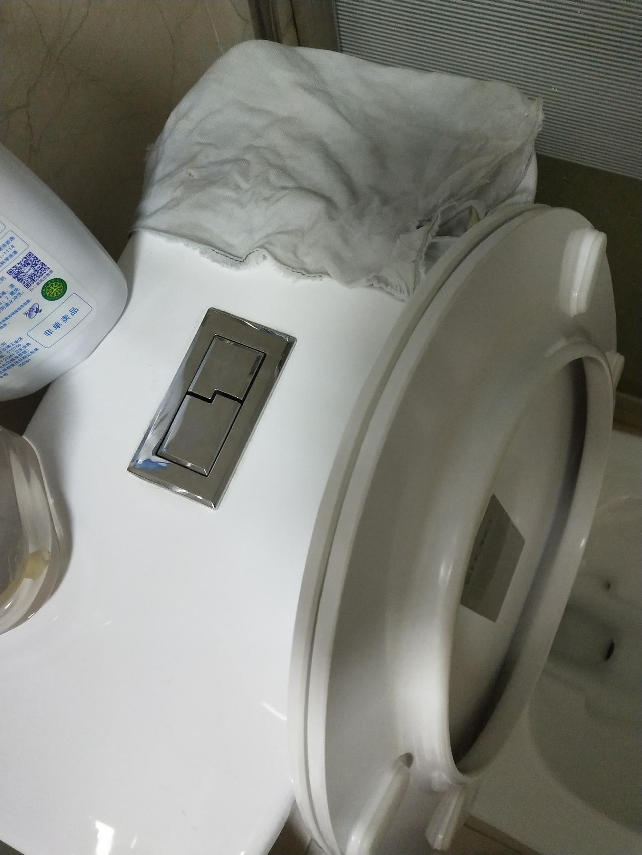 领克03 今天开车路上比较颠，后面不知道哪里一颠就发出吱嘎吱嘎的声音，像指甲划黑板一样，有车友遇到过吗？是哪里
