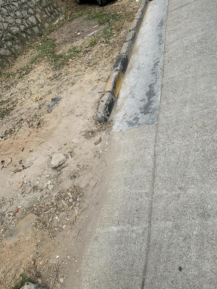 领克03 小区停车只能骑马路牙子上去，这样停车对车子伤害大不大？我是个穷人，别骂我