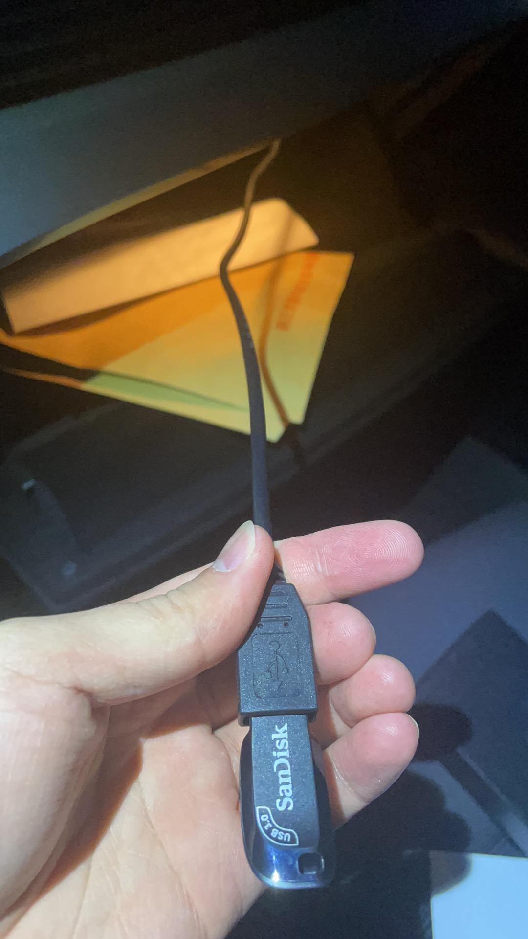 奥迪A4L 车里这个是什么东西啊，我擦，以前没有的，今天保养怎么多了这个东西