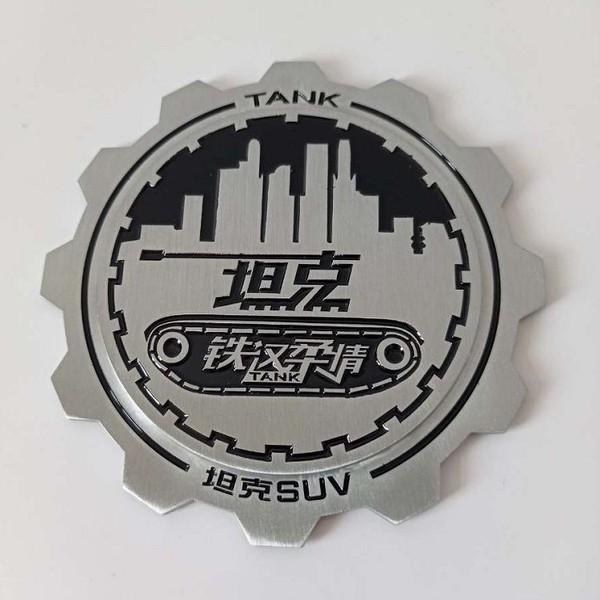 坦克300 想问一下各位坦克手，这个金属徽标，大家都是在贴车的哪个部位？