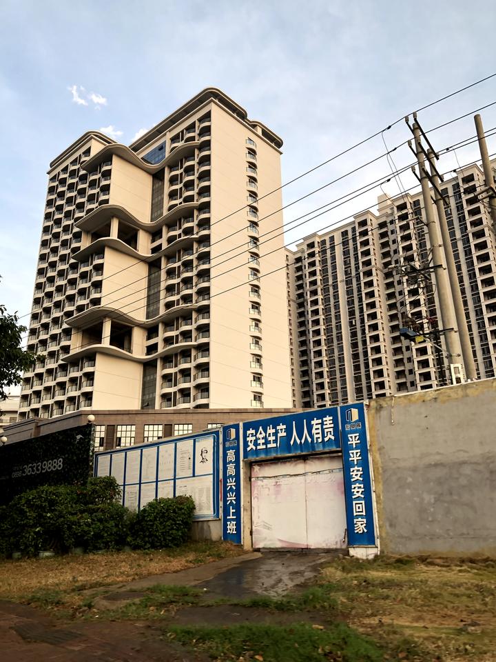 丰田凯美瑞 兄弟们，海南2.5G豪华版落地要多少钱啊，准备去订车想心里有个底。