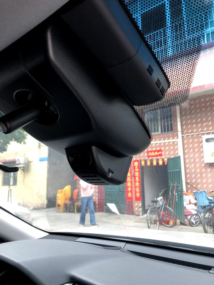 丰田凯美瑞 有车友知道这个记录仪怎么看录像吗？我是刚买的5个月的车，不知道怎么用，有买新车2.5豪华版的车友吗？可以分享