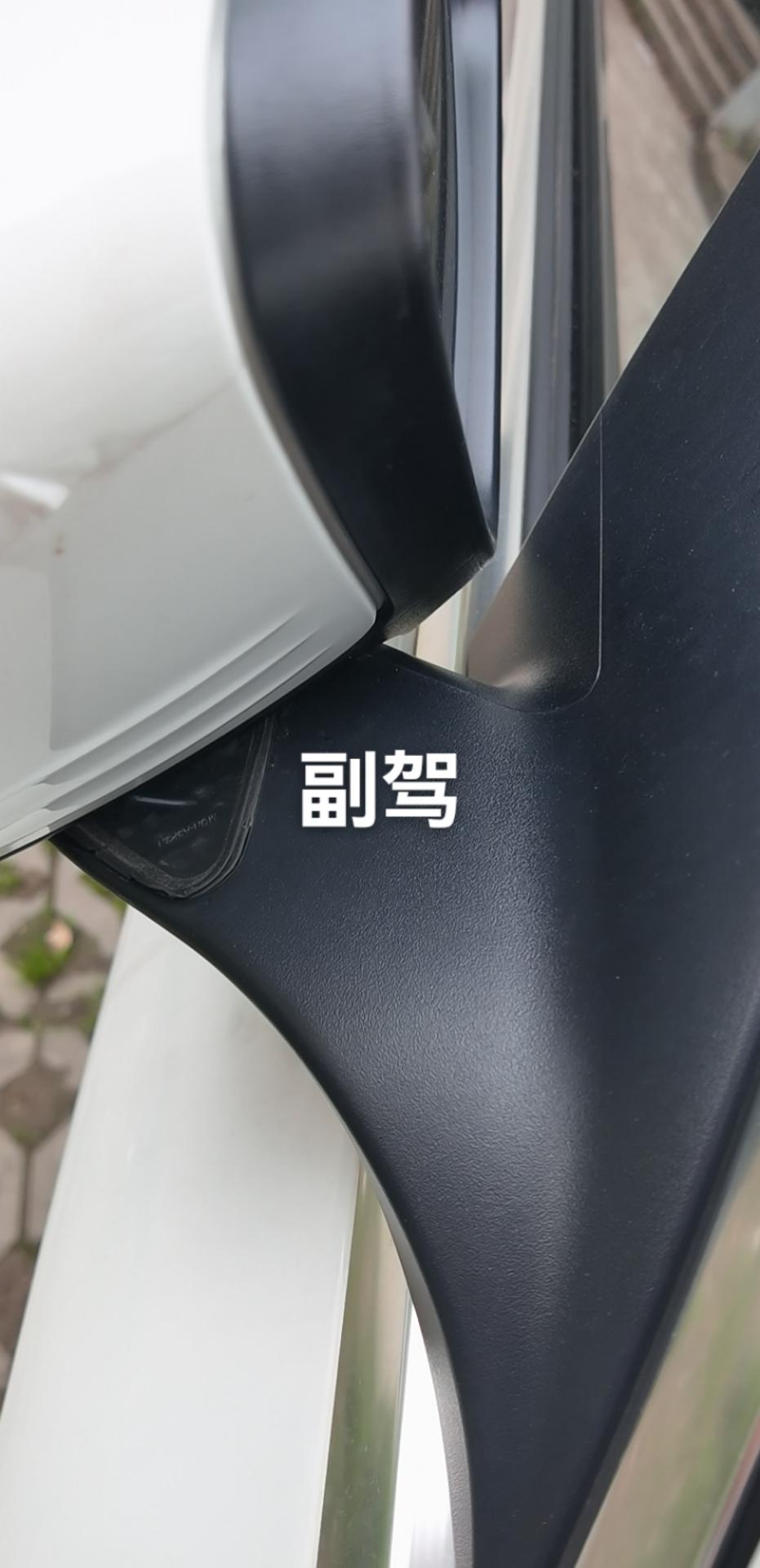 奔驰GLC 各位尊贵的GLC车主，你们的主副反光镜折叠后也是这样的吗？副驾完全收进去，主驾留了空隙