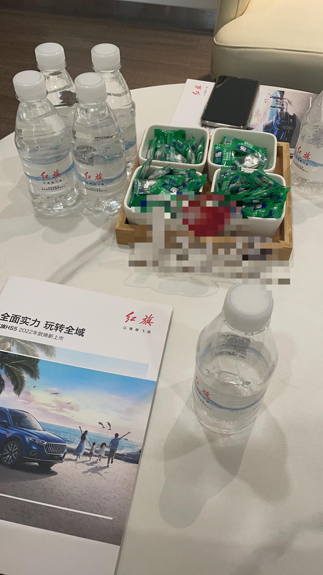 红旗HS5 人在北京打算买Hs5指导价22.68的那款车，销售说裸车181800+购置税8044+保险7000。第一次买