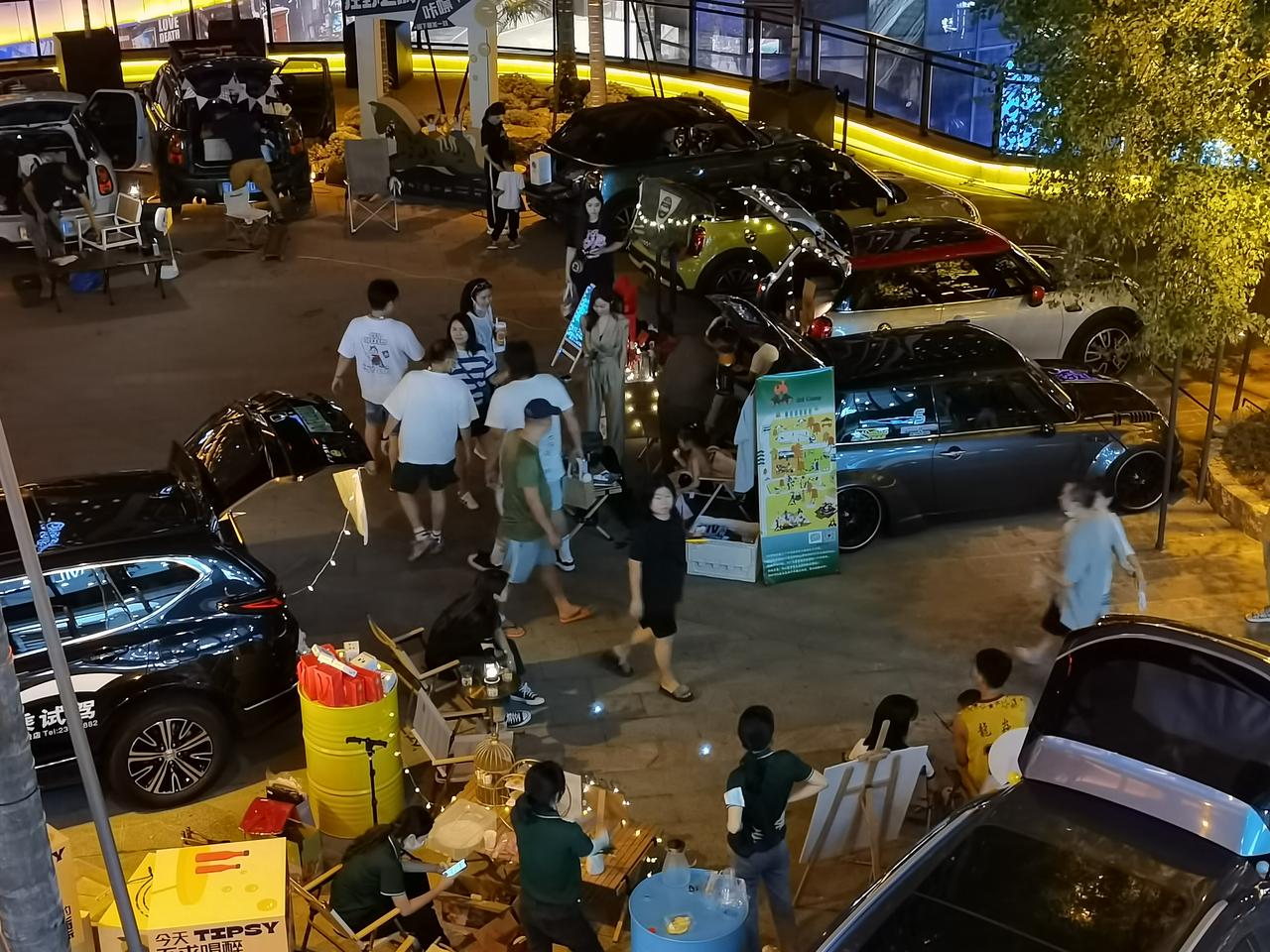 极氪ZEEKR 001 昨晚番禺四海城好多mini车主活动，旁边也有极氪001，Mustangmach-E电马 ，大众试