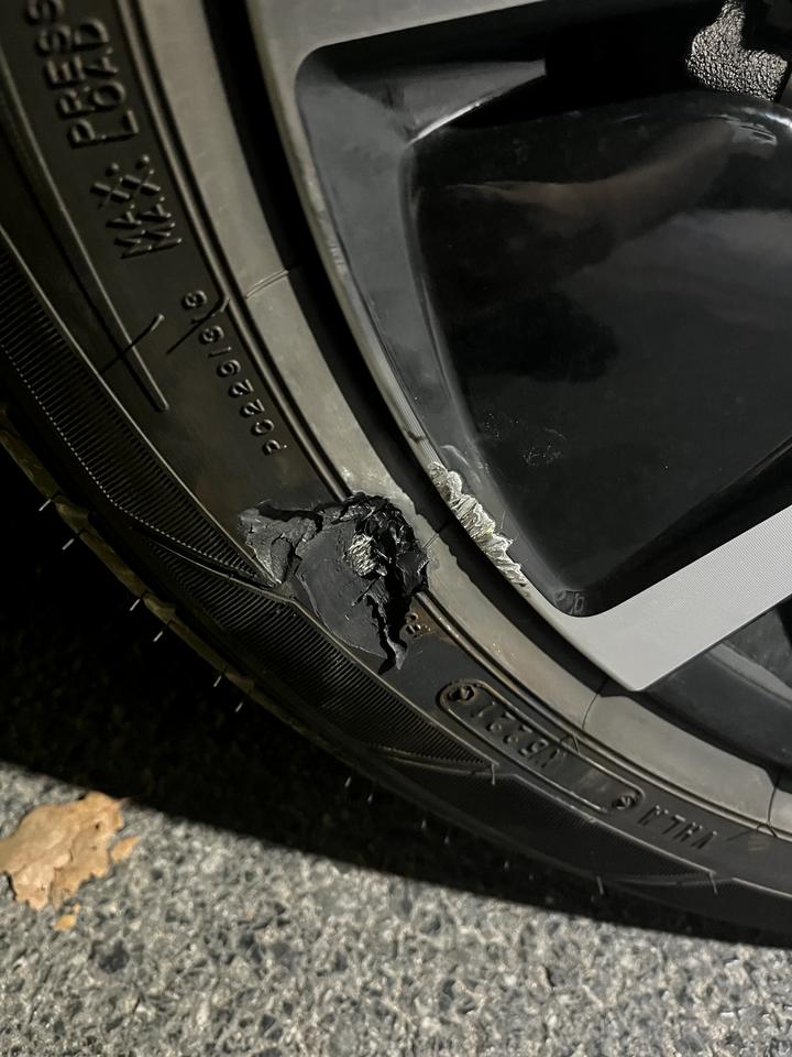 日产天籁 这个月不适合开车，这种换完轮胎，还要换钢圈不？