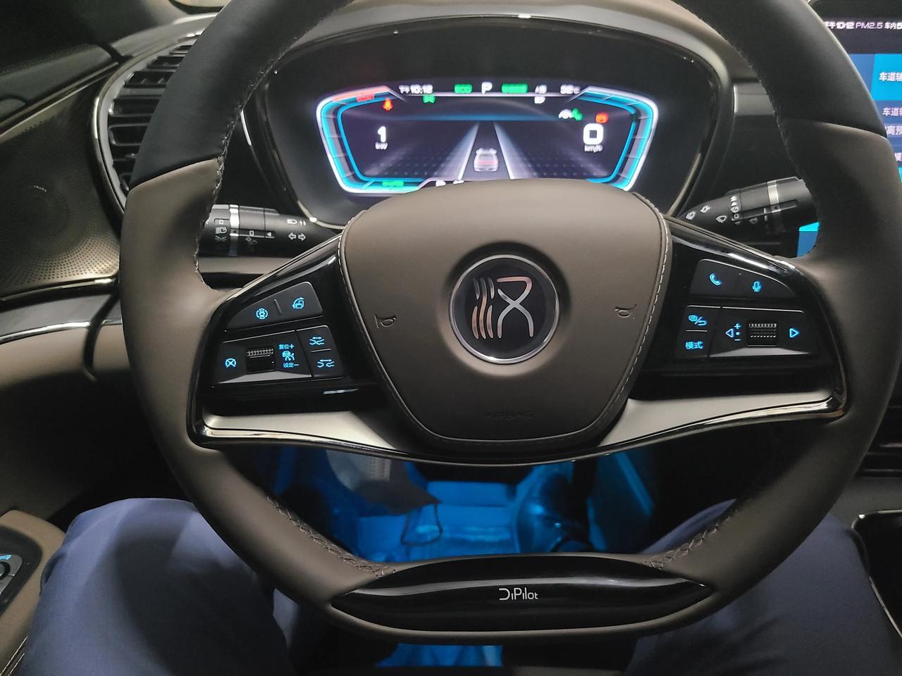 比亚迪汉EV 车子的质量有问题!太闹心了        2021年6月15号提车,在高速120时,发现方向盘剧烈抖动,仔