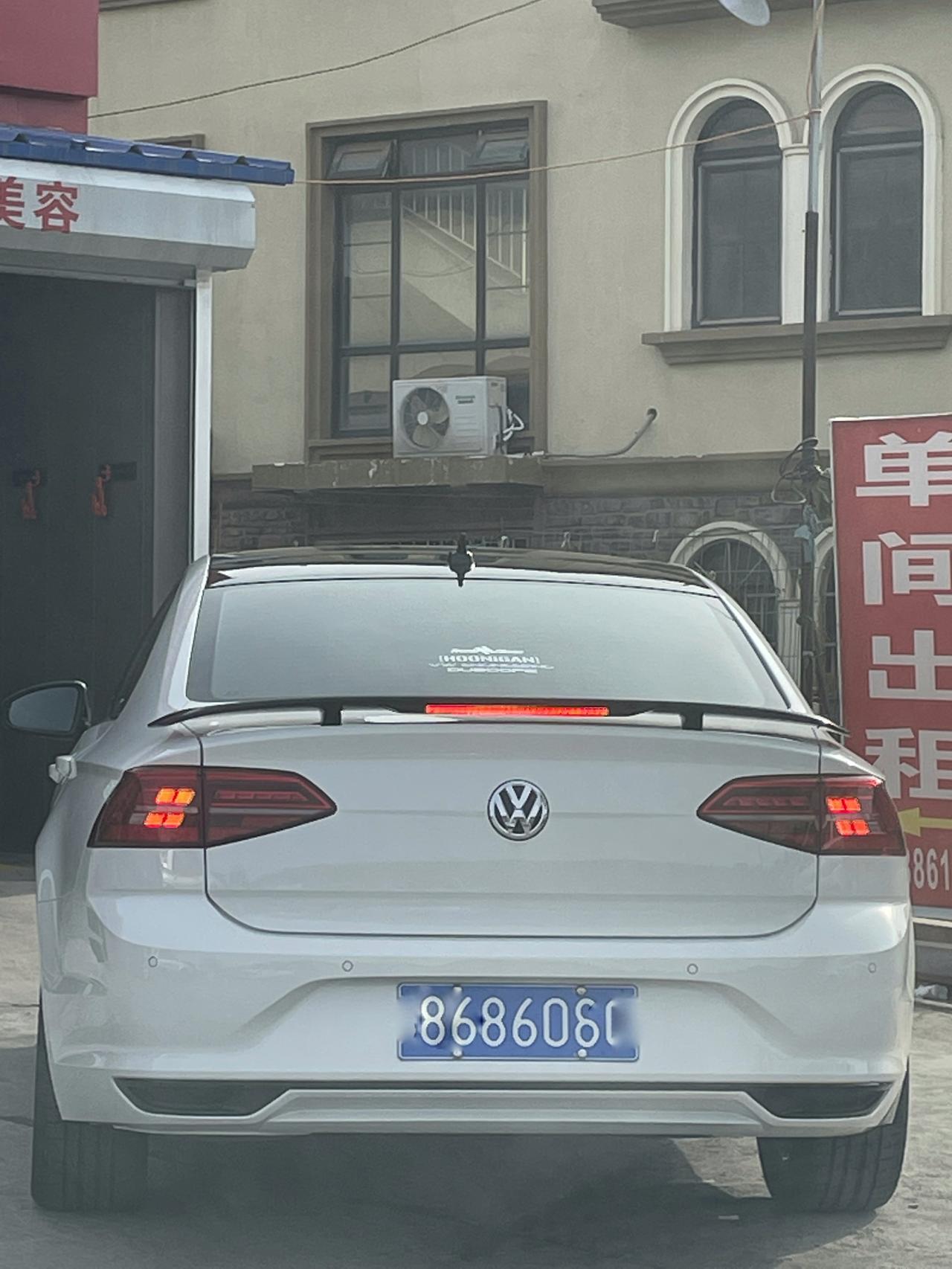大众凌渡 21款280，无论天气热还是冷，冷车启动怠速一直在1200转要3-4分钟才能下到1000转一下，这正常吗？