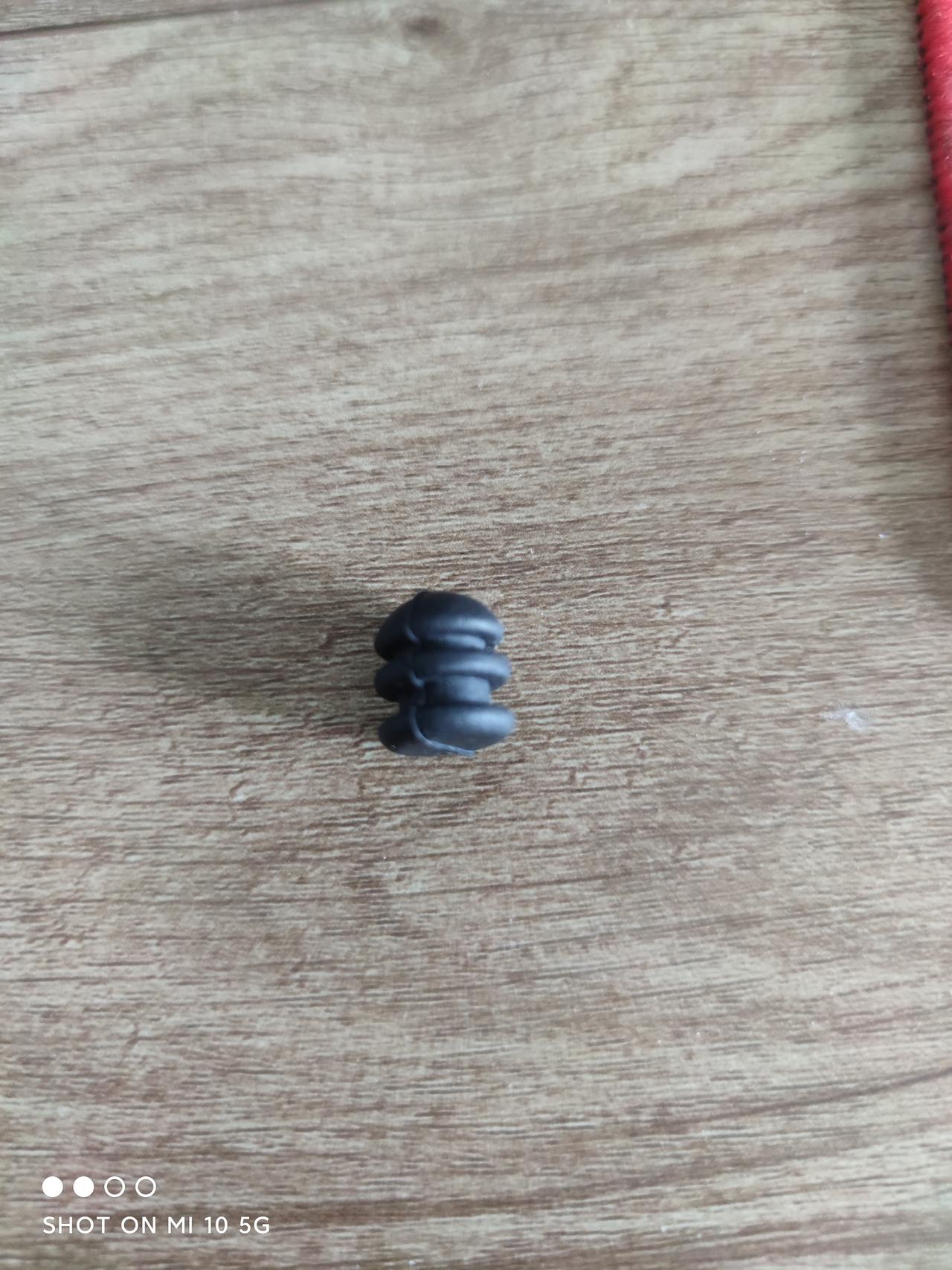 铁子们，有认识这个东西的吗，副驾驶座位上发现的，也不知道是不是车里的东西。21款天籁