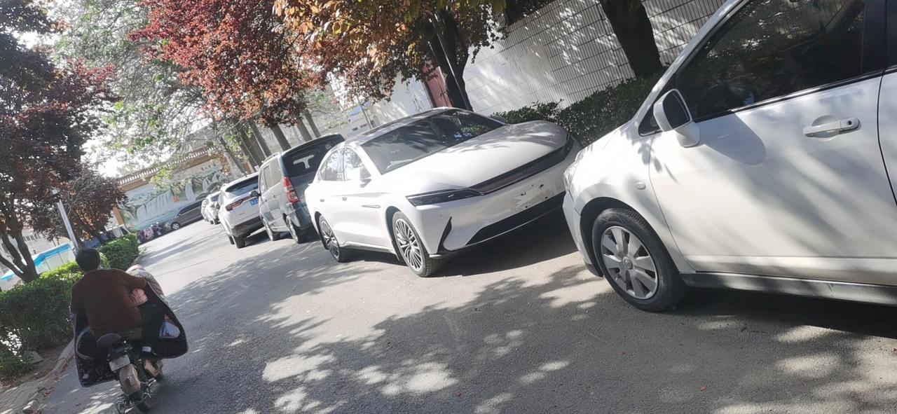 比亚迪汉EV 兄弟们，我买了一个23多那个豪华型的，没有氛围灯，氛围灯的没有现车，我想问一下可以在外面加装氛围灯吗，影不