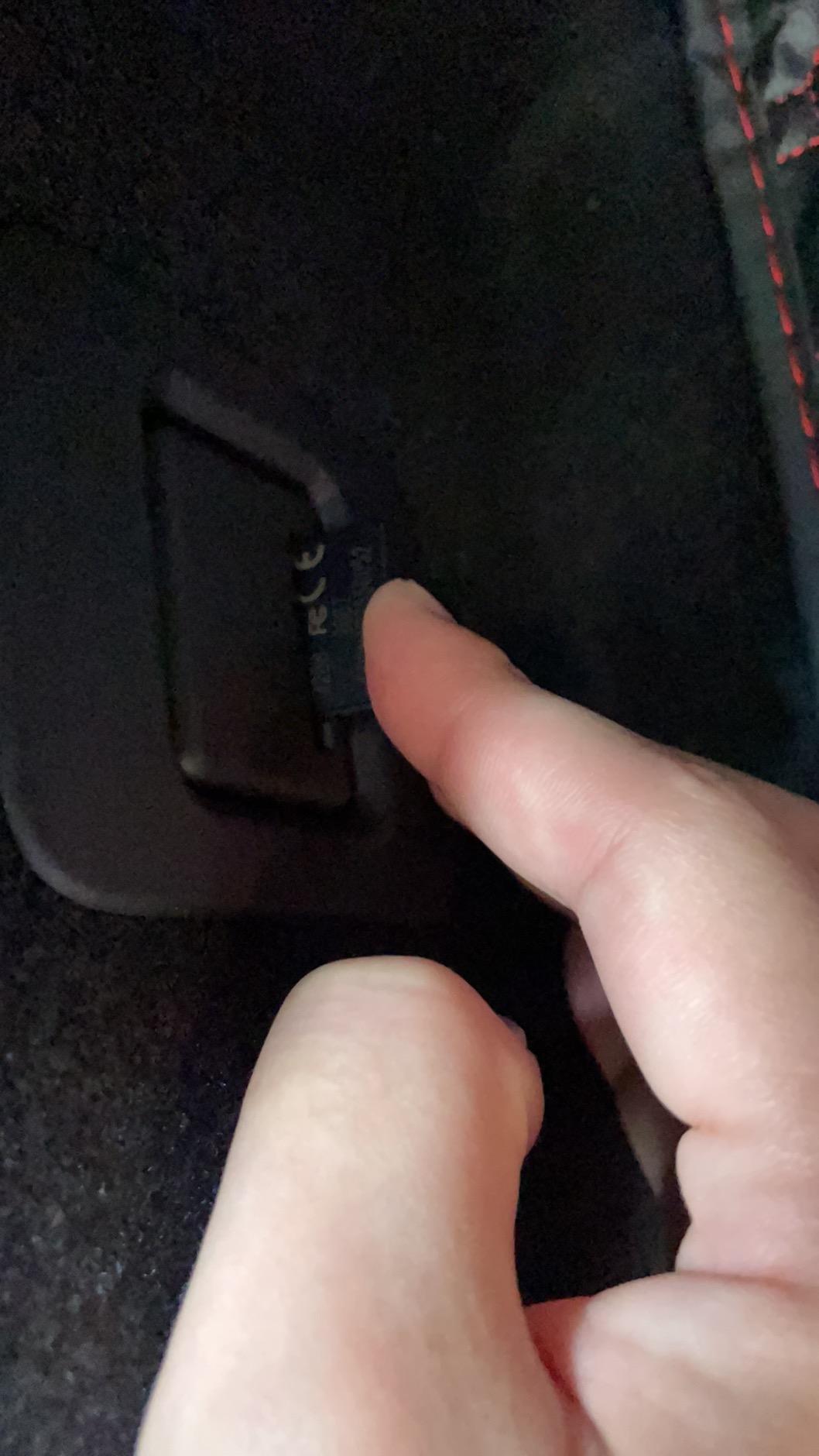 别克君越 有旗舰版车主后备箱SD卡插不进的情况吗？