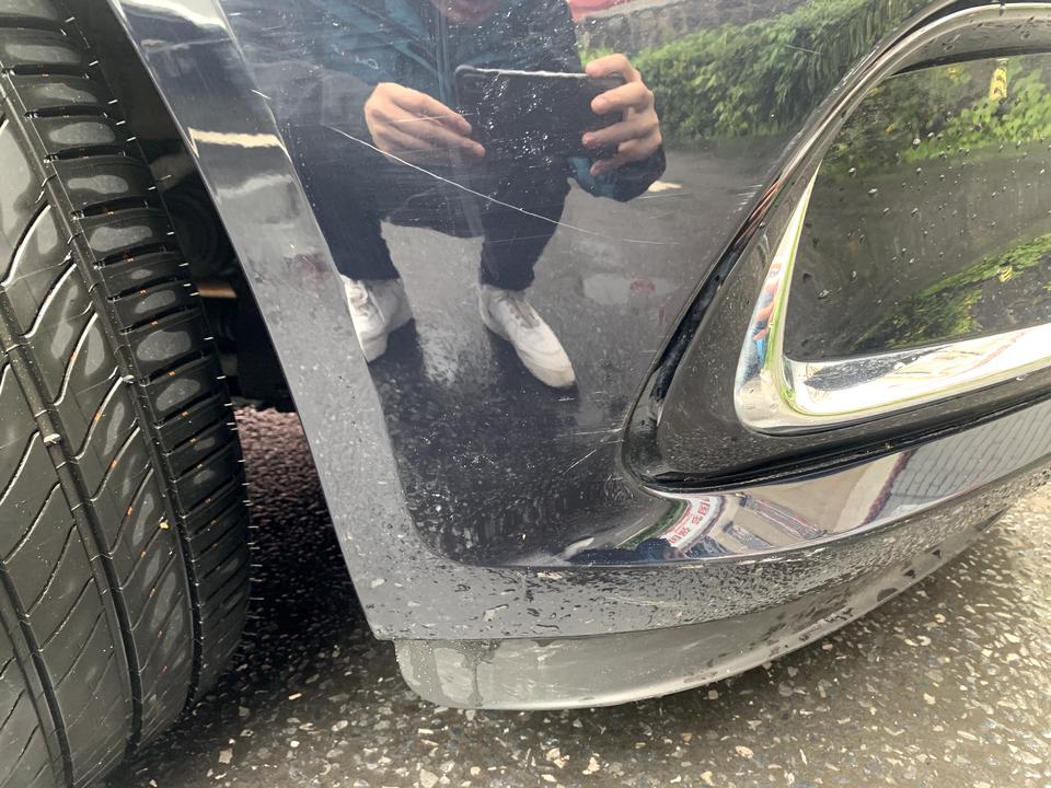 别克君越 新车，第三天在单位倒车的时候就把同事车刮了还有个问题，车牌自选有啥方法吗，随机选牌被我浪费了，自编用了10次机