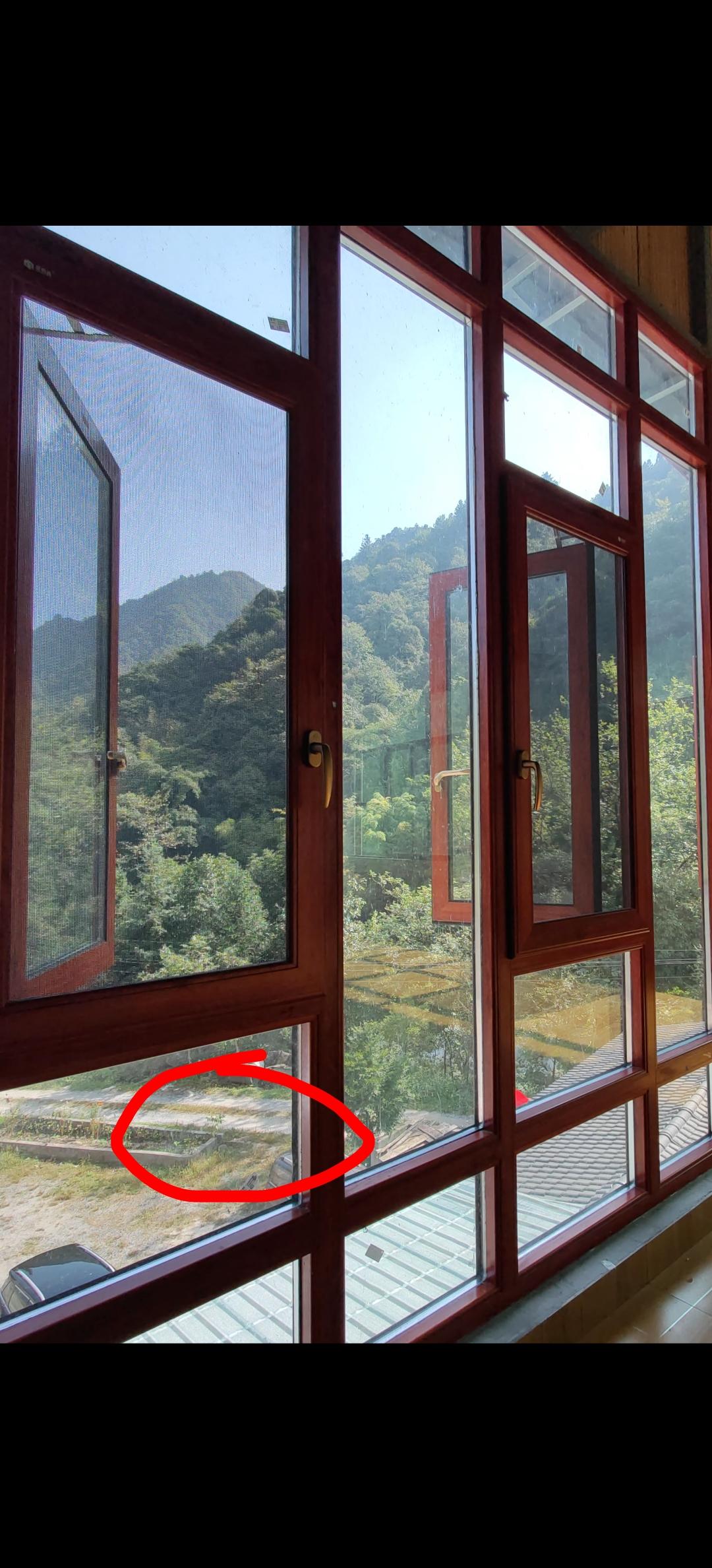21逸动旗舰底盘离地间隙是多少啊，我偶尔有跑山路（不是盘山公路，是野路，比图一画的红圈里的路还烂一点）搞户外的需求。上次