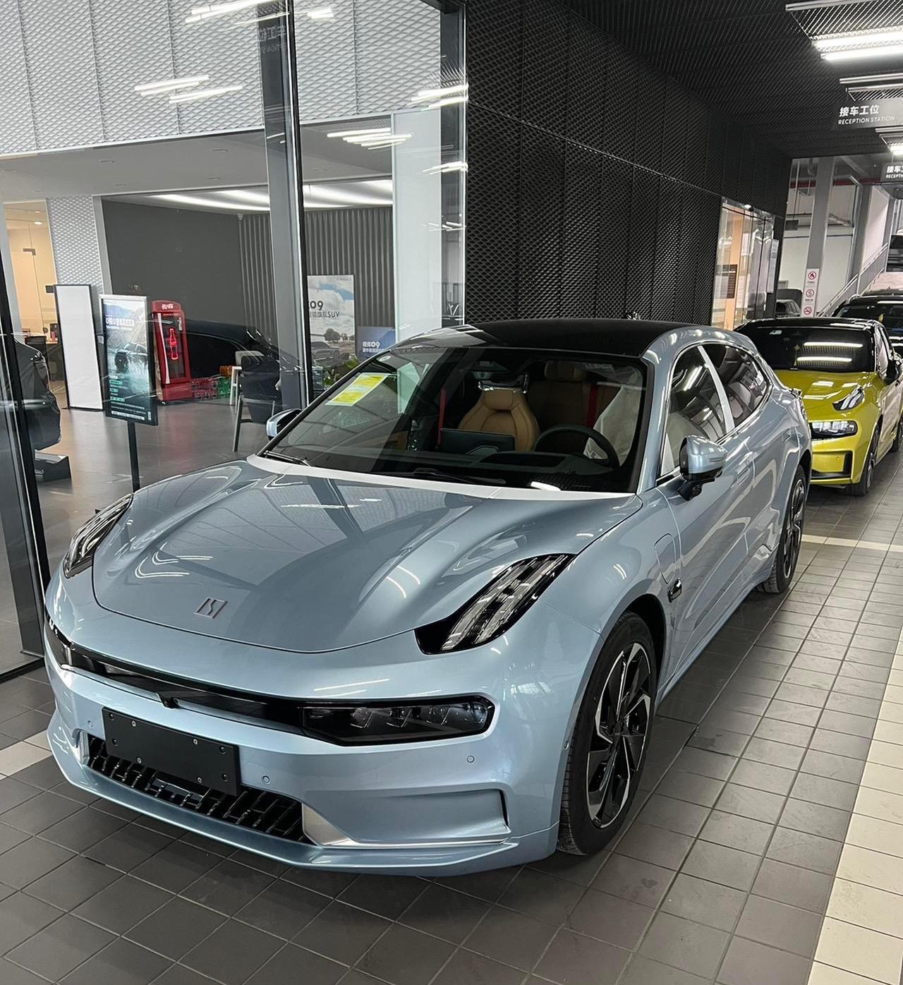 极氪ZEEKR 001 本人自用车 因为经济问题导致不能提车 现在打算亏本出 4000包定金 未锁单