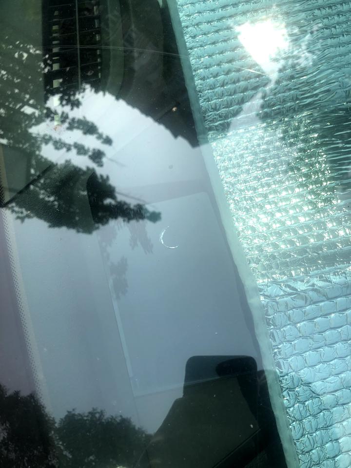别克君越 有没有兄弟碰到过媒体屏幕黑屏，我重启过车子几次都没用？请大神指教怎么操作重启修复？还有HUD抬头显示的玻璃面裂