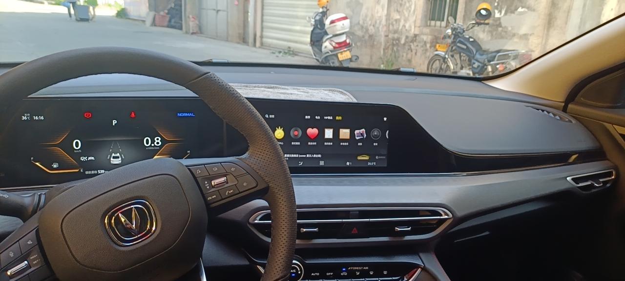 1。逸动在没有熄火的情况下不能锁车？平时路边停车去小超市买个东西，发现锁不了车，只能熄火再锁。2。逸动会自动锁车吗？忘了