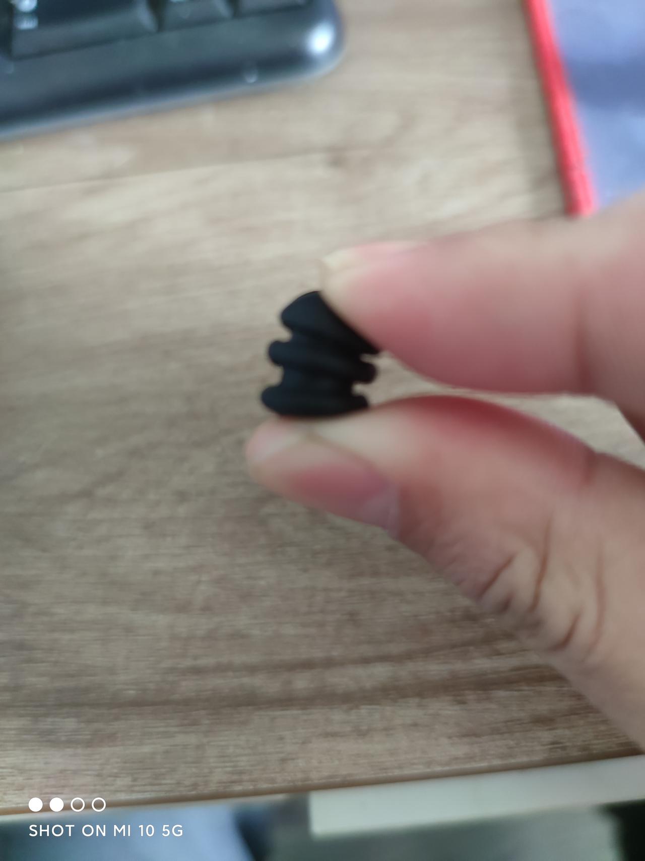 铁子们，有认识这个东西的吗，副驾驶座位上发现的，也不知道是不是车里的东西。21款天籁