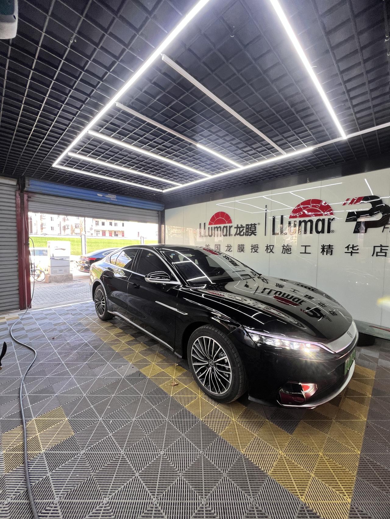 比亚迪汉EV 你们EV版本是怎么停车熄火的呢？1、先挂N档在按P档，最后熄火？2、挂N档按电子手刹最后按P，在熄火？3、