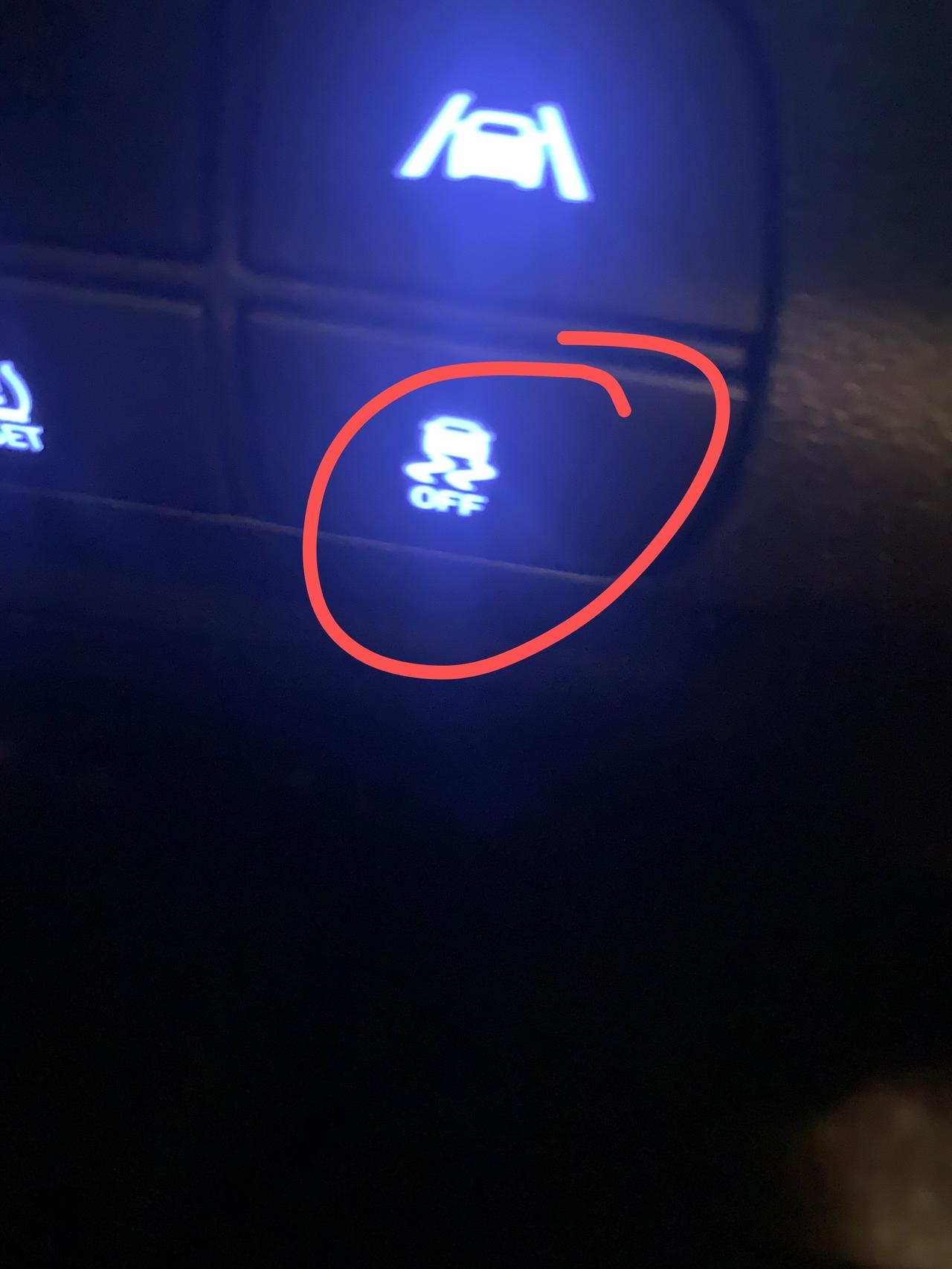 现代伊兰特 请问1.5尊贵版这是什么设置呀？要开启百度car life才能使用USB吗？图二打圈的是什么标志是要给它关闭