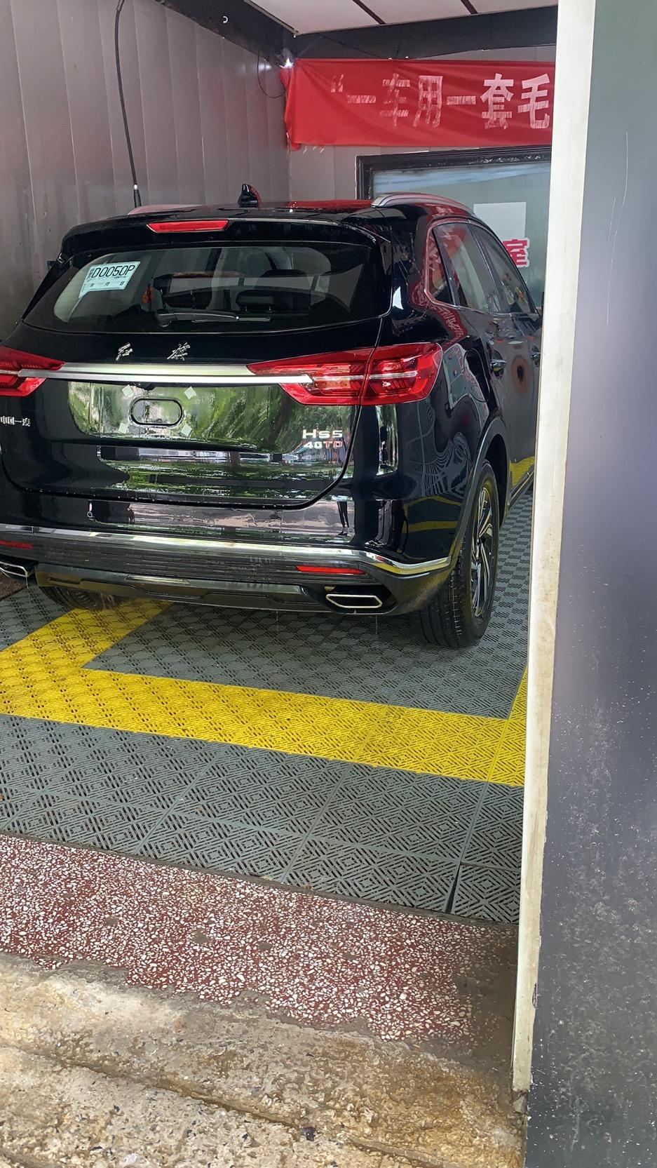 红旗HS5 车贴完膜中控台跟仪表盘不亮了，是怎么回事