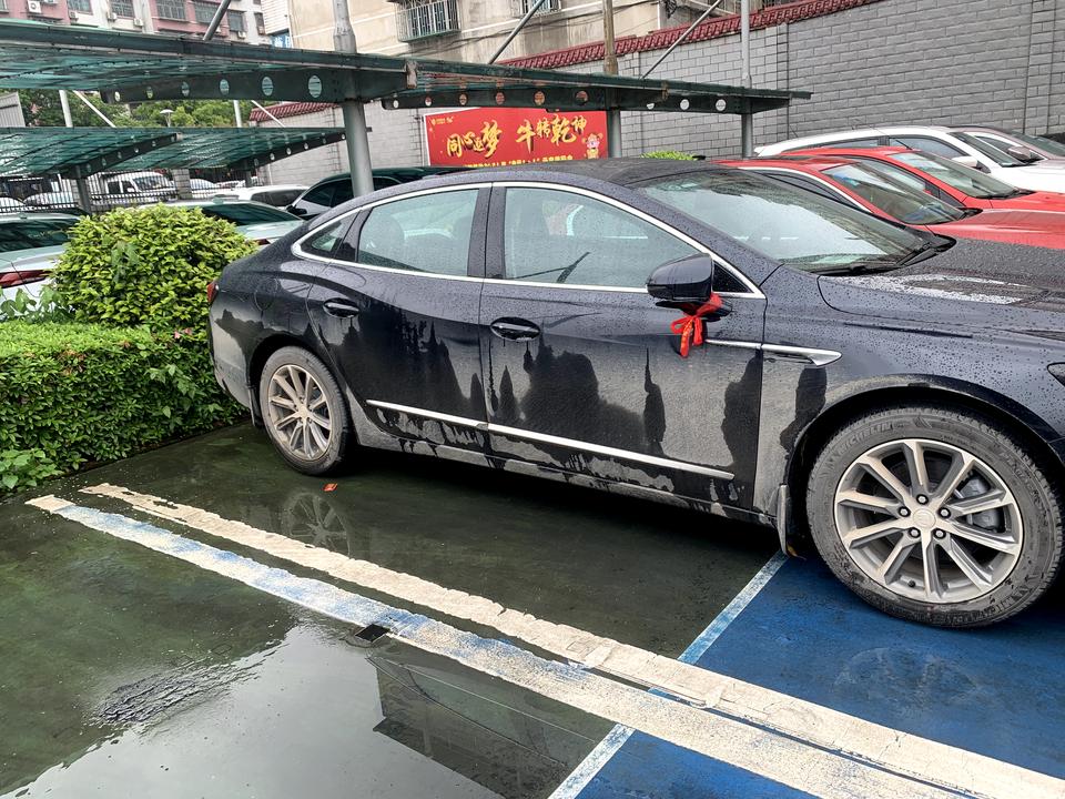 别克君越 才提车两天，车就脏得不行了……另外我如果没有点火，中控那就连不上网了吗？另外CarPlay点火后才能连上吗？反