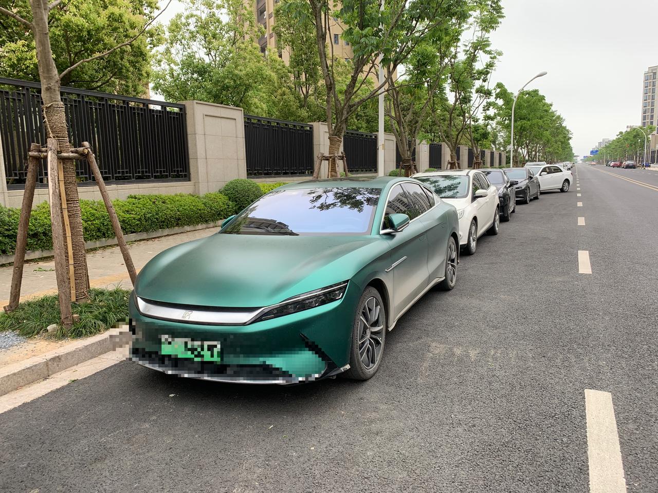 比亚迪汉EV 各位车友 平时正常开车上下班听听歌，不刷抖音不看视频（看的话也是用手机热点），一个月几个G流量够用啊？