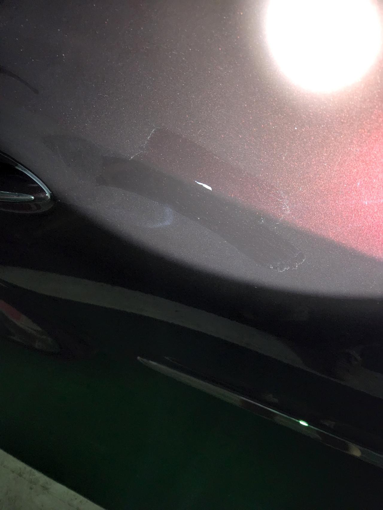 别克君越 我就问问大家车门被别人磕掉漆都有去查监控找人索赔吗？我的理念车就是用的  也没当个宝   车门一些小坑  小点