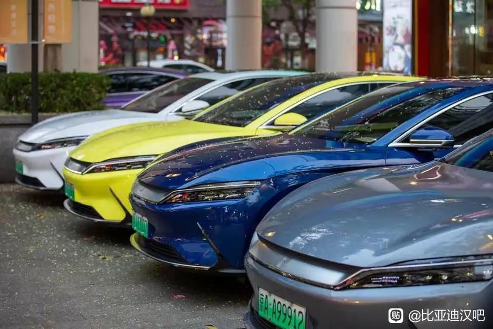 比亚迪汉EV 兄弟们老款四驱有去升级的吗  店里让等app上通知