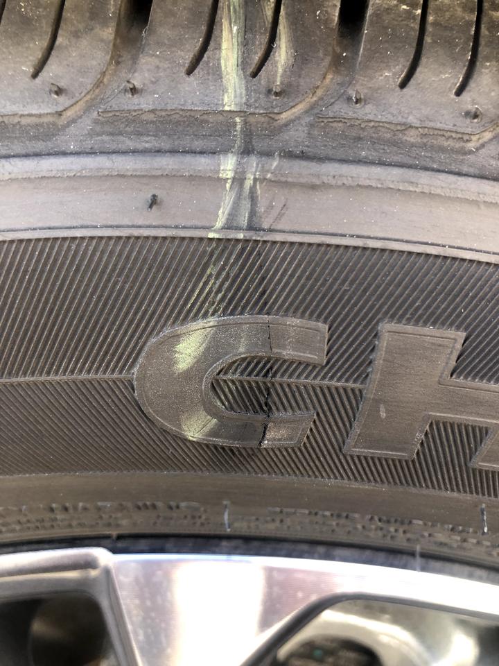长安逸动 老铁们，看看我这轮胎这个算是裂纹么？