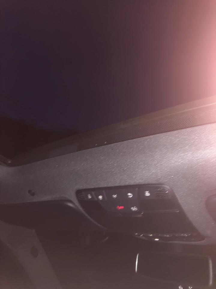奔驰GLC glc天窗只能开这么大吗？总感觉还有一截能打开