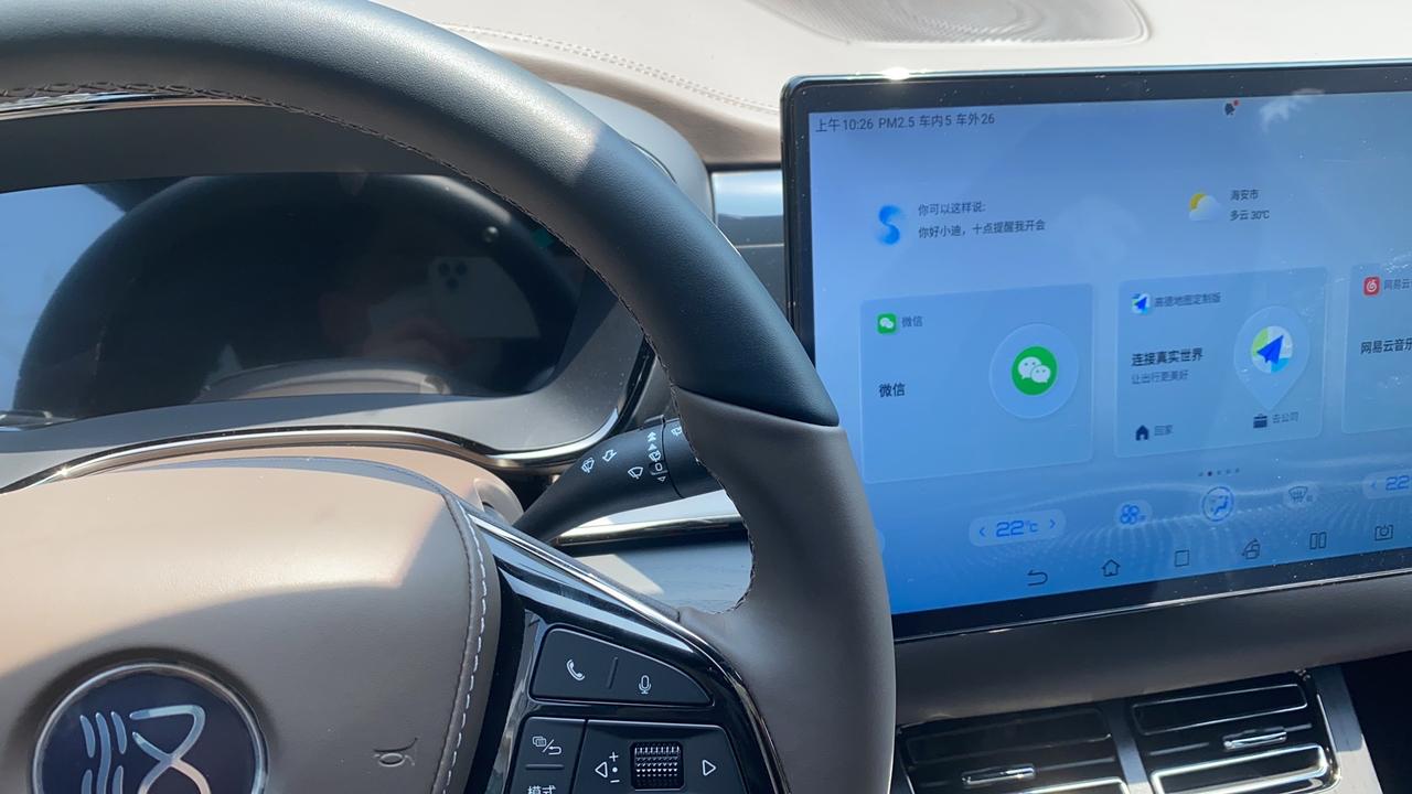 比亚迪汉EV 提车一个月不到，3300km。715km旗舰车主。 今天突然仪表盘黑屏，重启汽车  重启车机，锁车重启都没