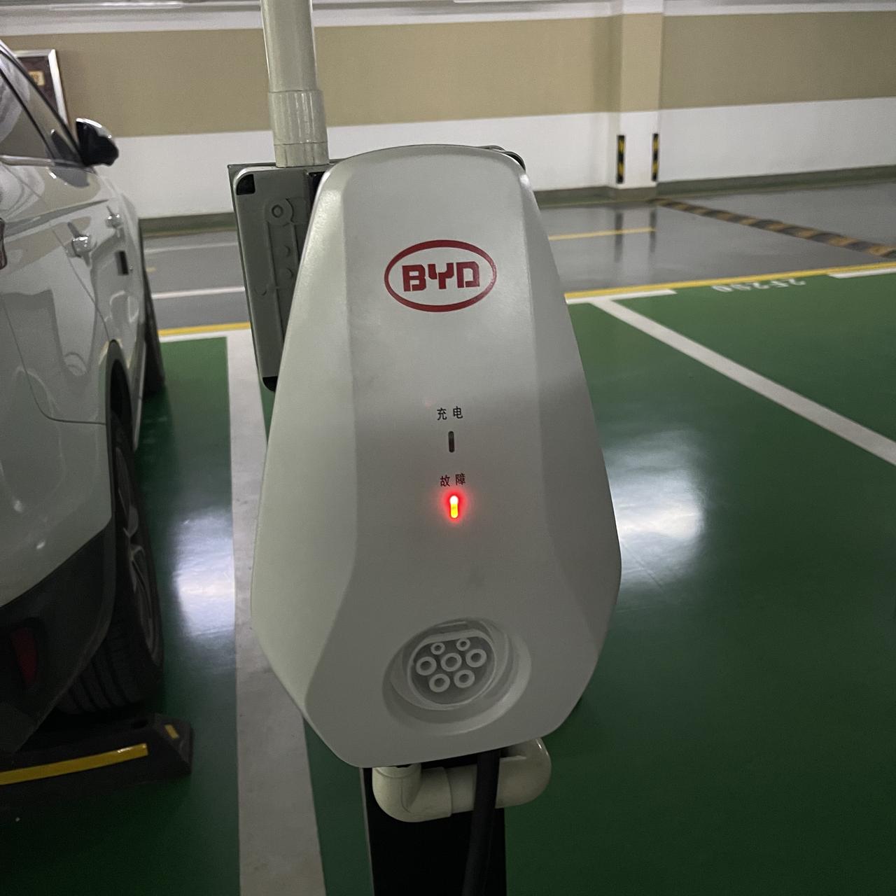 比亚迪汉EV 家人们 求解 充一会后会自己断开 功率是负的 故障灯亮起