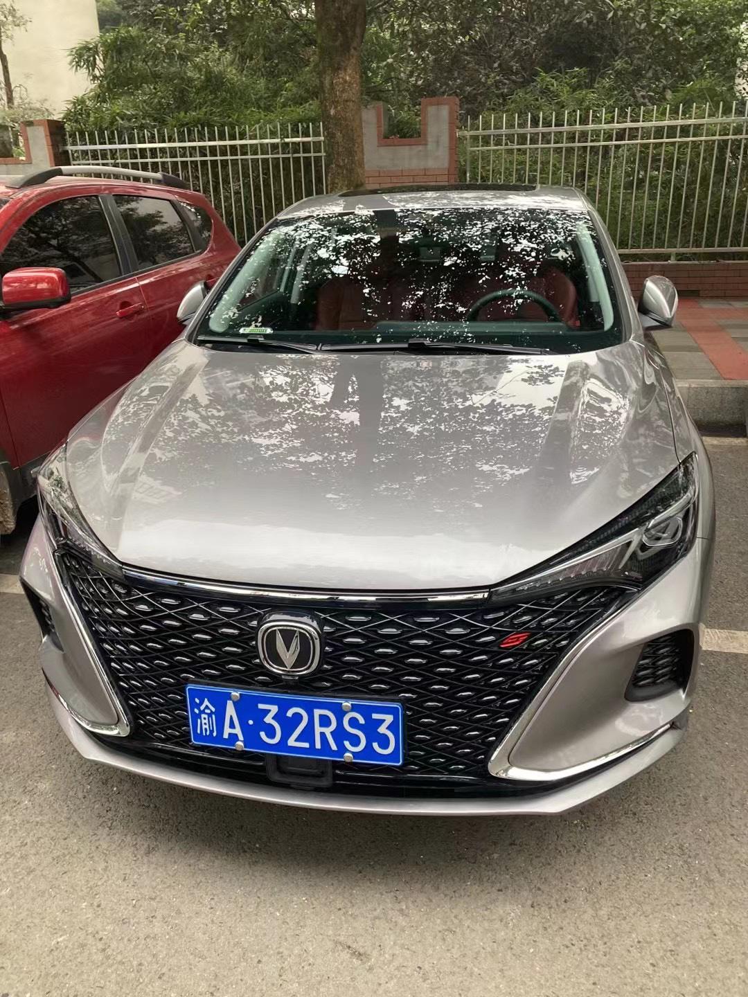 长安逸动 到底什么颜色好看啊！我想要安第斯灰  老婆说白色的好   到底什么颜色好看？？？
