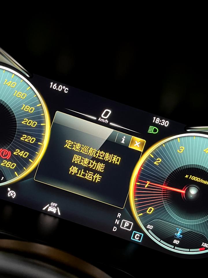奔驰GLC 新车，还不到300㎞，今天出现的这个状况，这是怎么回事啊？