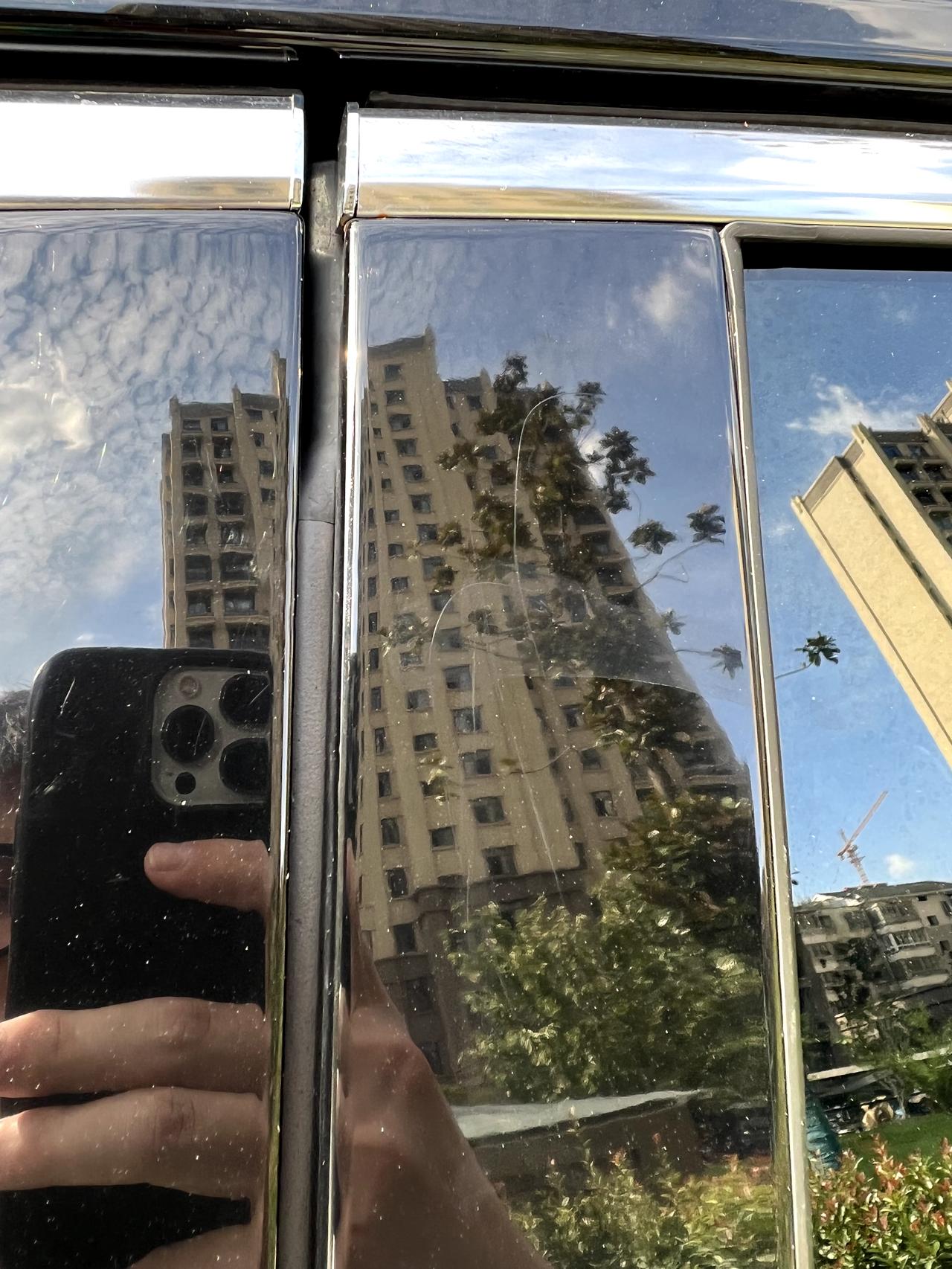 红旗HS5 这个B柱是亚克力板还是钢琴漆啊
