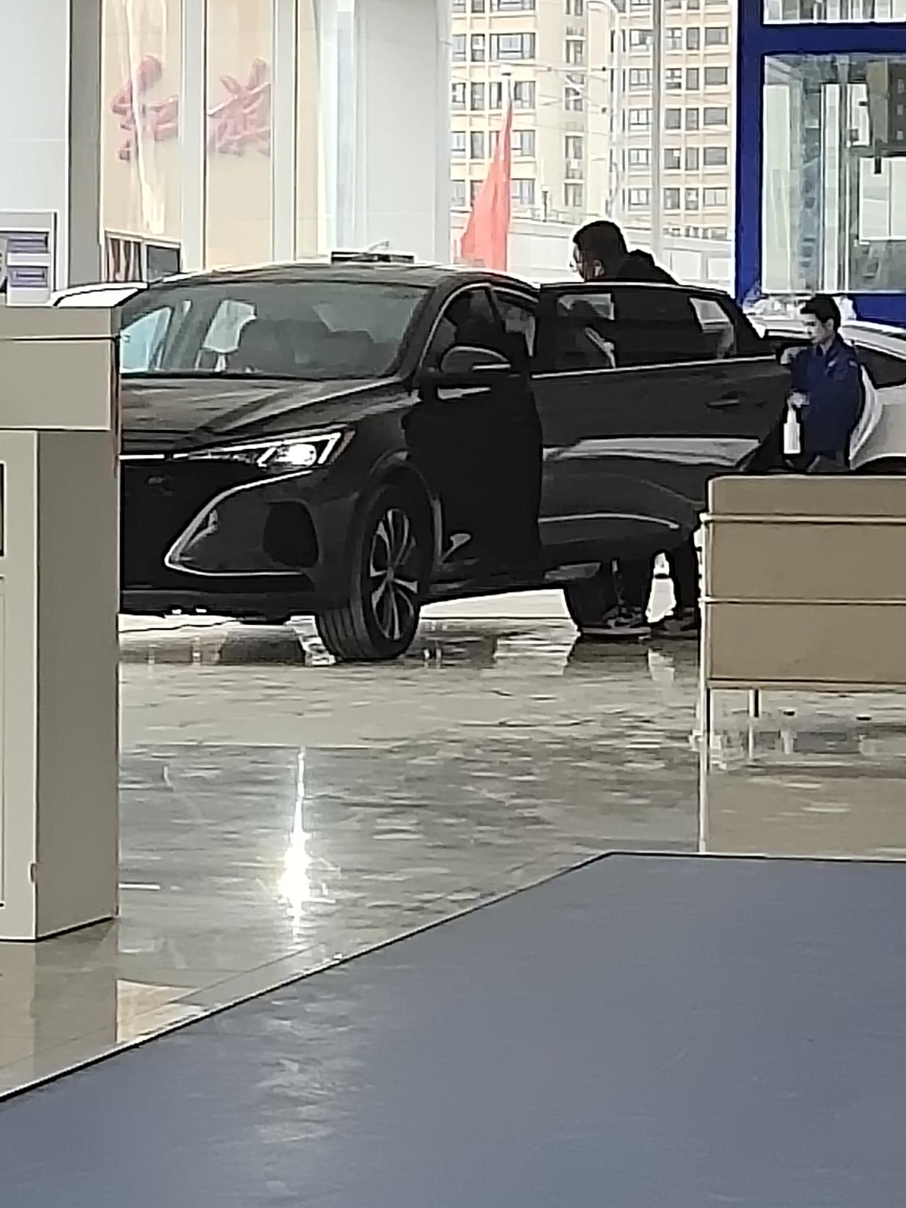 长安逸动 4S店贴的膜。花了2000块钱贴了BT膜怎么样?有没有知道这个品牌的。值不值呀.。。是不是又被4儿子店宰了
