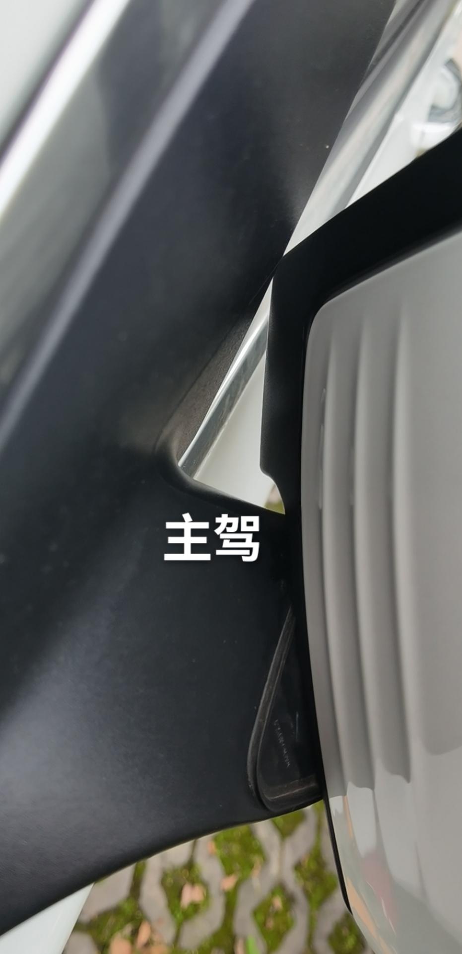 奔驰GLC 各位尊贵的GLC车主，你们的主副反光镜折叠后也是这样的吗？副驾完全收进去，主驾留了空隙