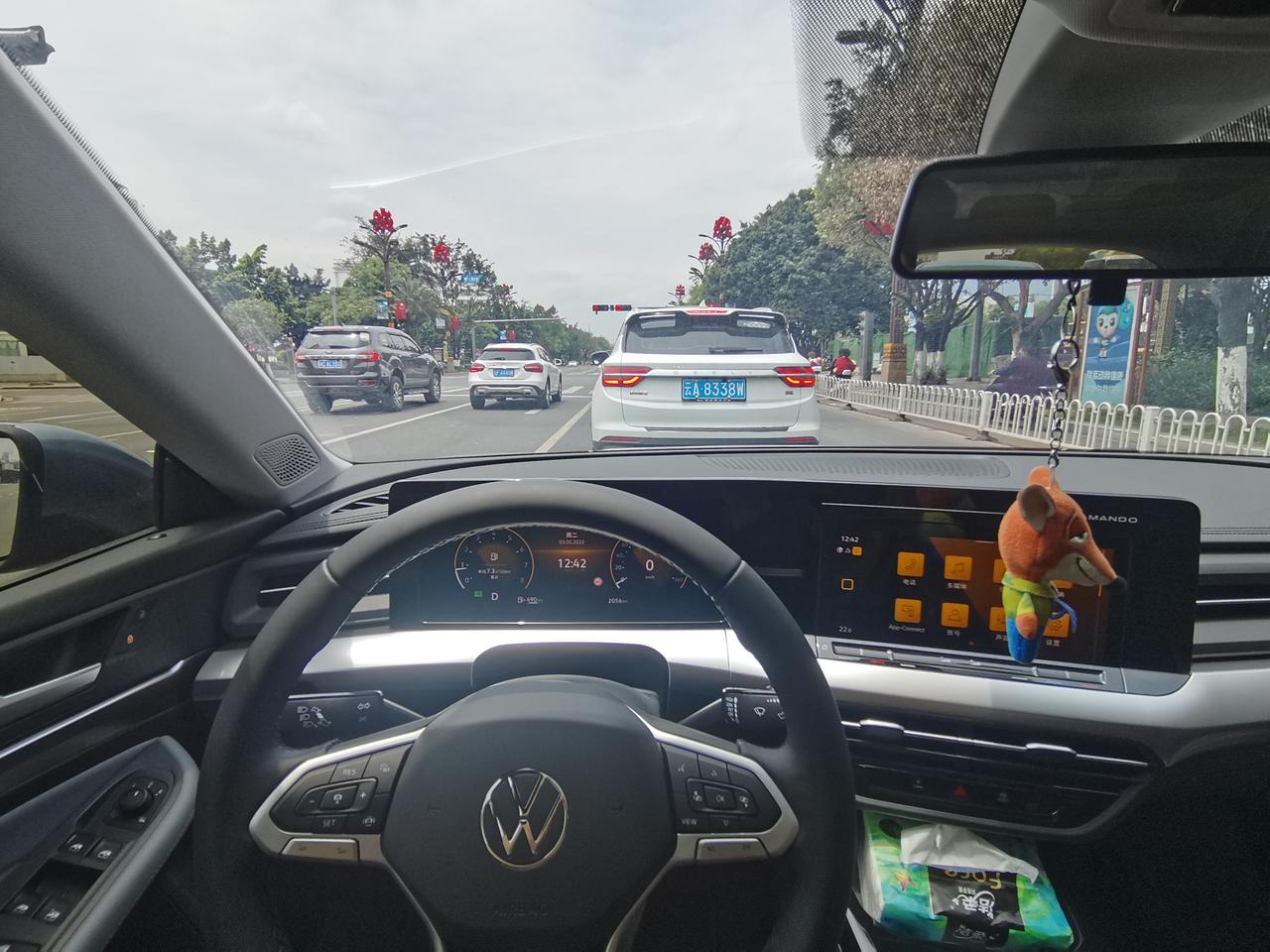 大众凌渡 一个月的车中控屏就突然黑屏，第二早又好了这是怎么回事？