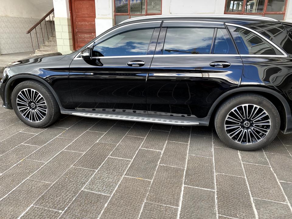奔驰GLC GLC260L，2019年5月出厂，2019年6月落户上牌的。四万多公里，无碰撞，无补漆，无修理，刚保养好，