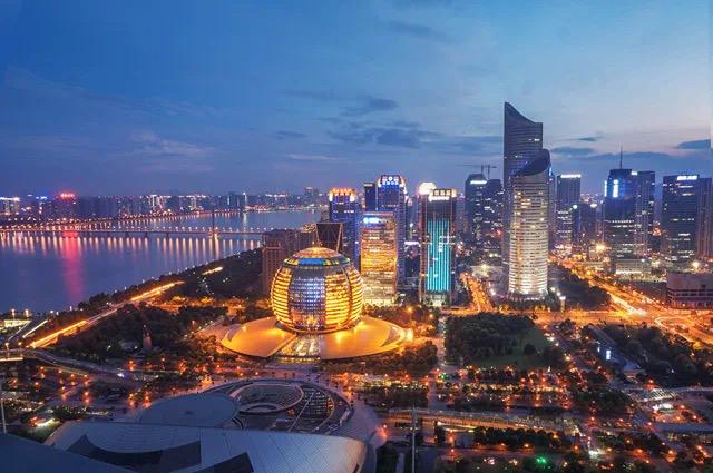 2022改版奔驰GLC260L豪华版，优惠多少？看北京都是现金优惠6w-6.6w。杭州能吗？2月、3月、4月、5月买价格