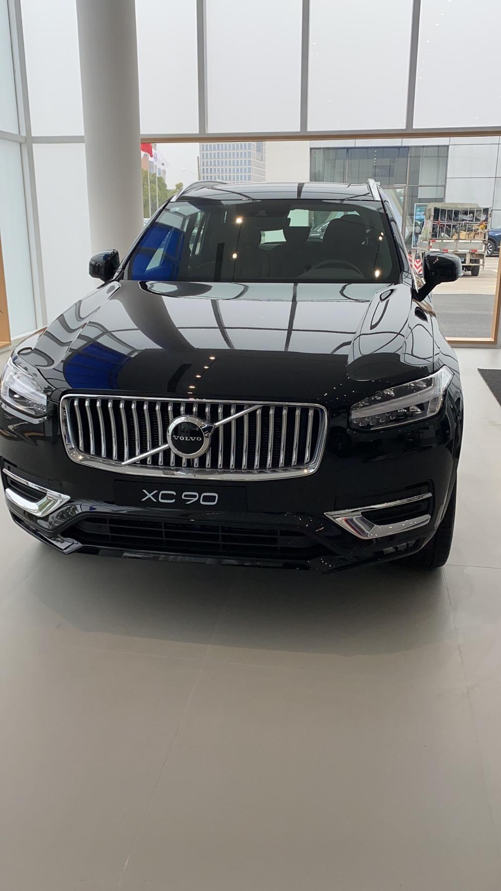沃尔沃XC90 咨询下各位老哥，现在纠结途锐21锐尚和XC90的入门款，都试驾了各有千秋，感觉新款的XC90 有了48V