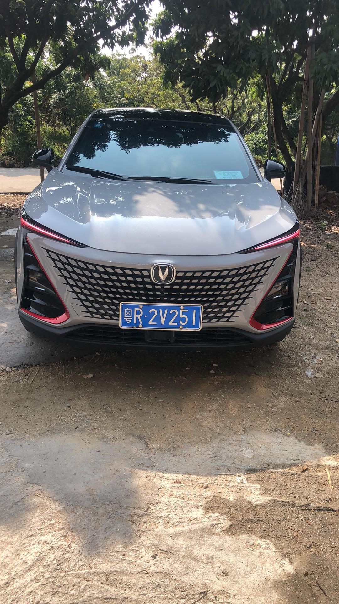 长安UNI-T 以前一直开宏光s都是油门重的，，换了引力，我连油门都控制不好，顿挫感利害，挂D档放刹车，前进缓慢，轻踩油